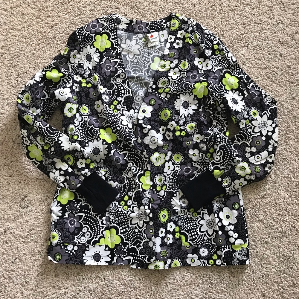 Medical scrub button jacket